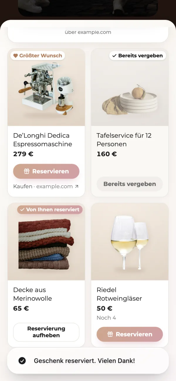 Die Liste im Handy eines Gastes nach der Reservierung: bei der Decke „Von Ihnen reserviert“ und „Reservierung aufheben“, das Tafelservice „Bereits vergeben“, bei den Gläsern „Noch 4“